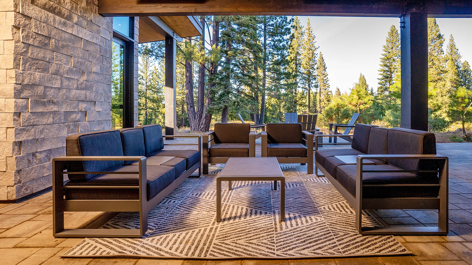 Maya Neo Ledge: Split natural stone thin veneer installed on custom home exterior.