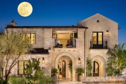 Cappuccino Rubble Overgrout installed on exterior of custom home