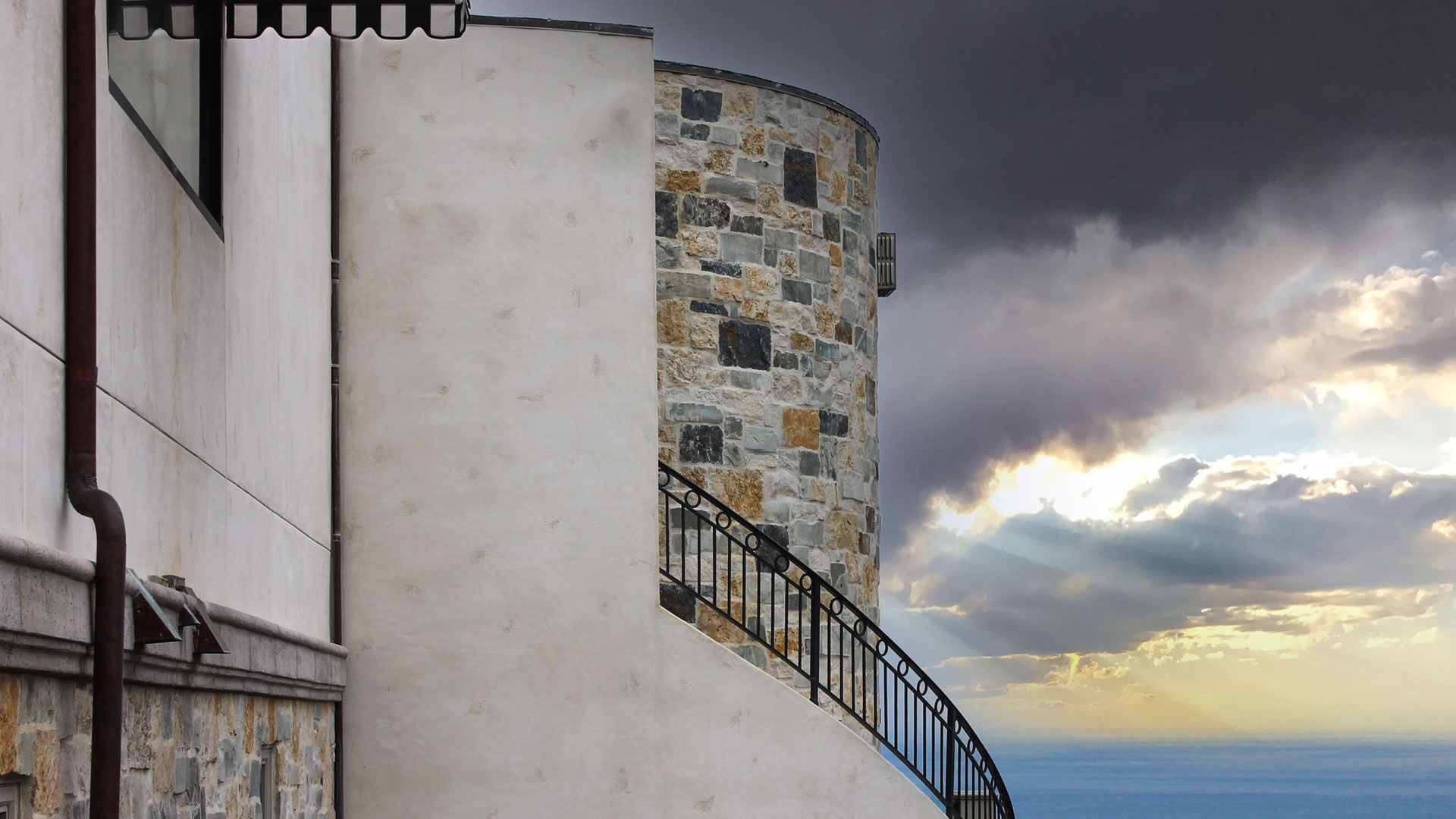 Cottage Cream Rubble natural stone thin veneer installed on exterior walls of custom home