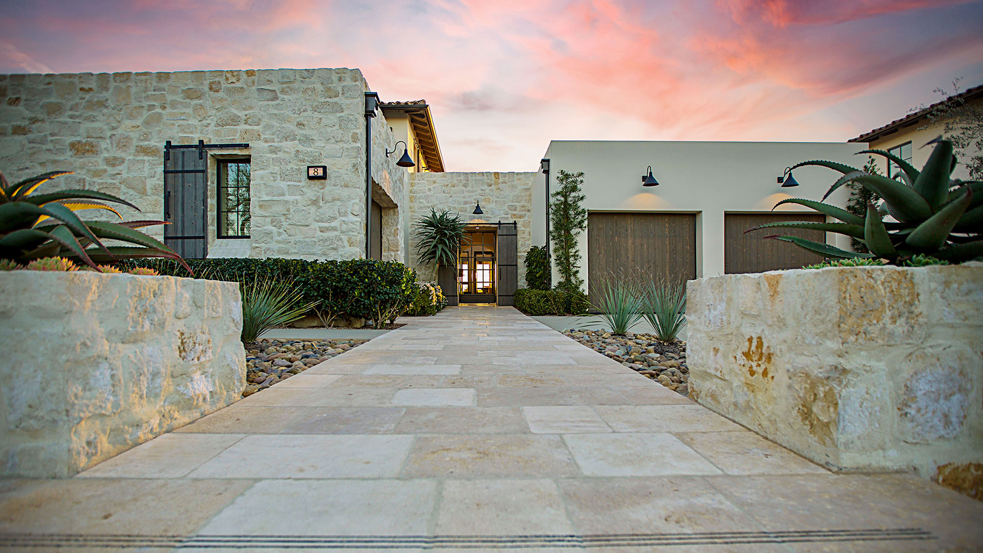 Modern home with sunset Honey Buff Rubble thin veneer installed on exterior of home