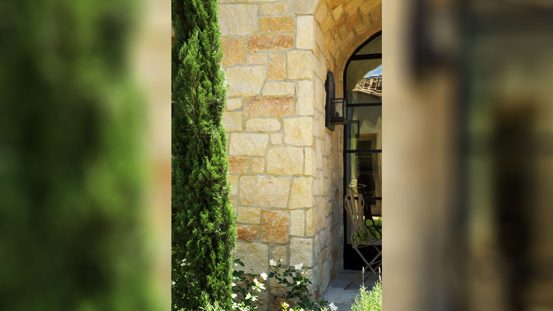 Regent Buff Rubble thin veneer installed on exterior walls of custom built home