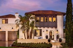 modern home with Tundra Cream Rubble thin veneer installed on exterior walls