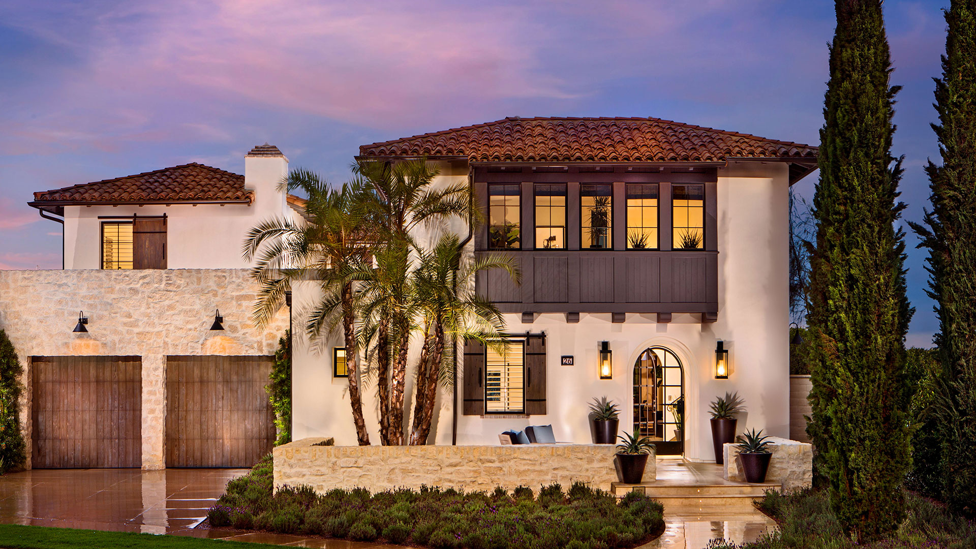 modern home with Tundra Cream Rubble thin veneer installed on exterior walls