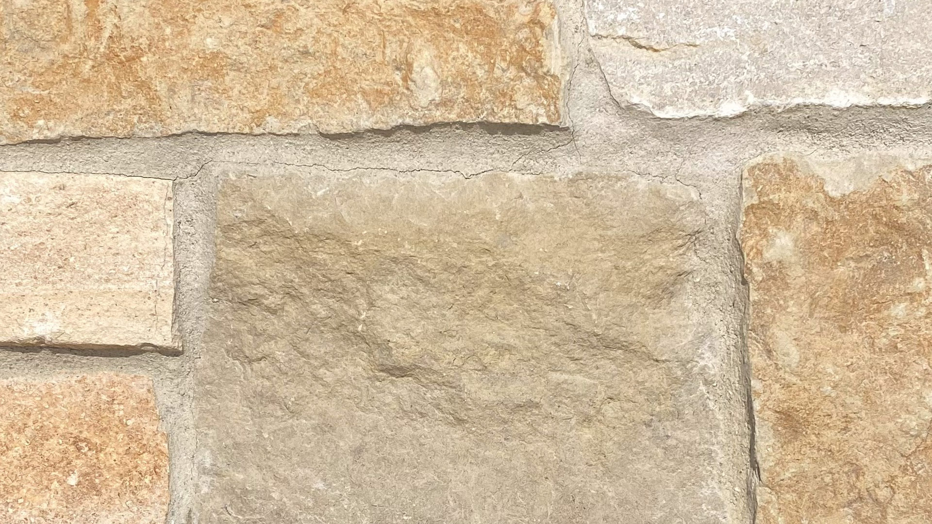 Tuscan Blend Rubble thin veneer color profile