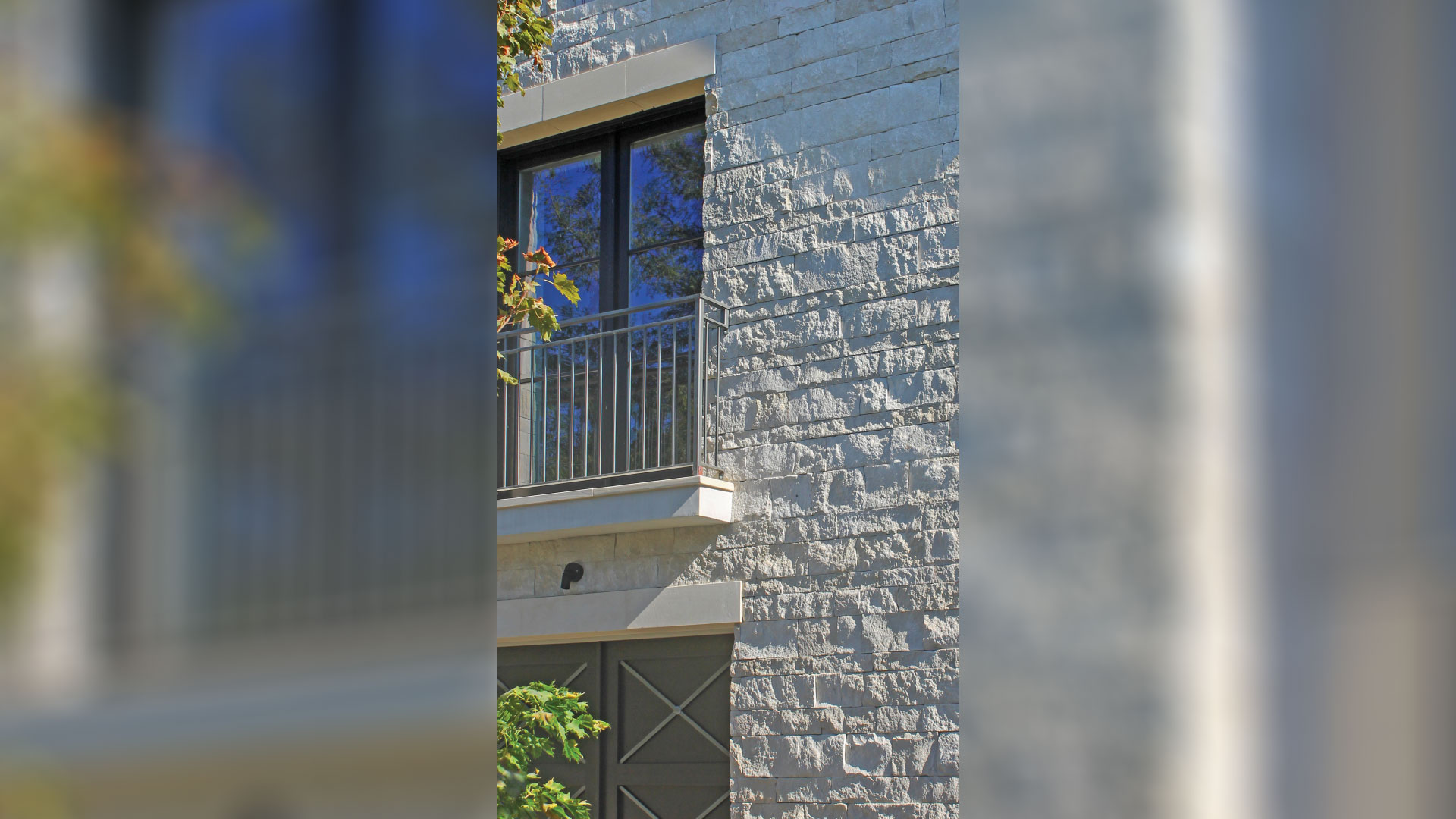 Regent Buff custom architectural cut stone installed on exterior of home with Nadia Pillowed Ledge thin veneer installed on exterior walls