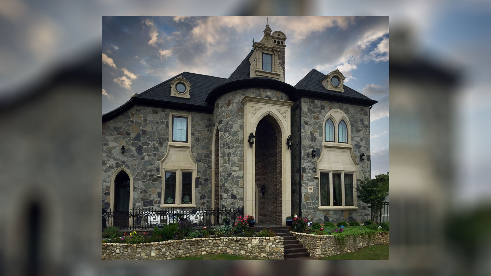 front of home with Sable Ridge fieldstone custom profile natural stone thin veneer installed on exterior of home