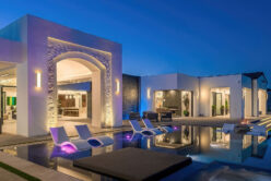 Blanco Rubble natural stone thin veneer with Mortar wash installed on exterior walls of home.