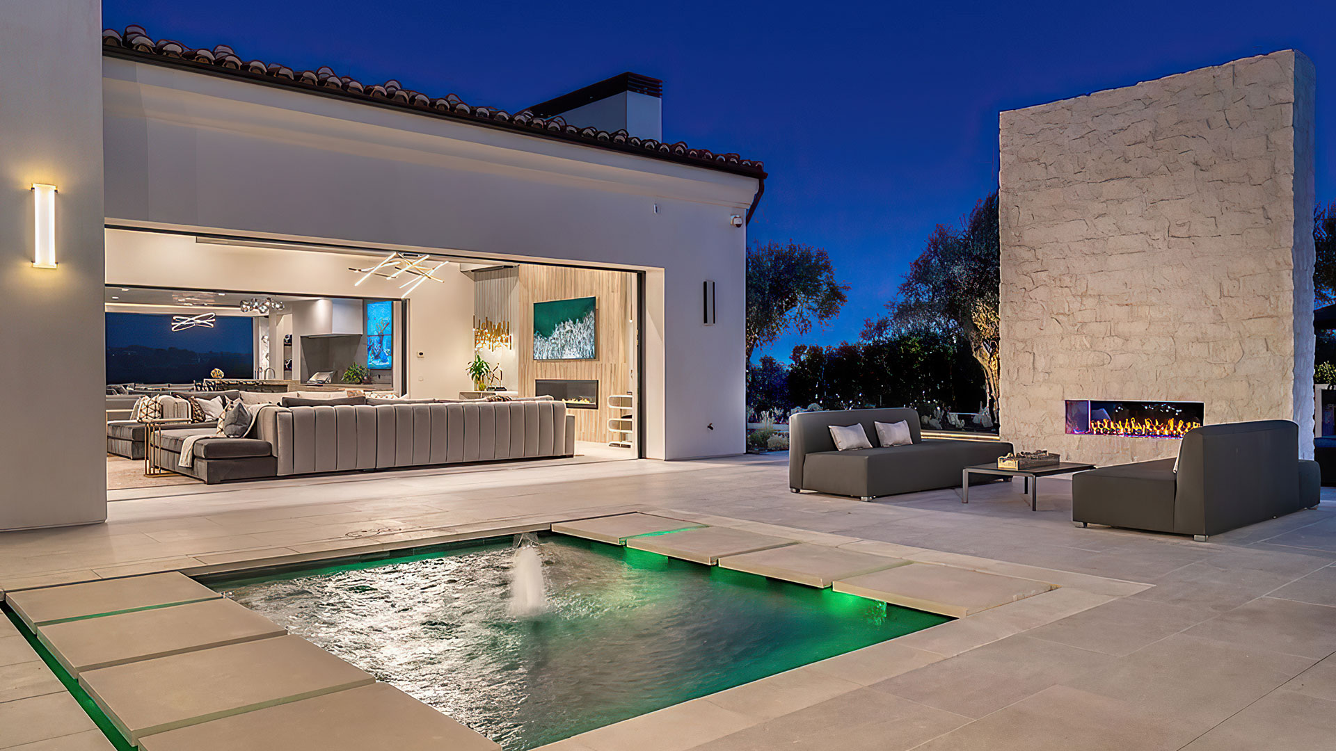 Blanco Rubble natural stone thin veneer with Mortar wash installed on exterior walls of home.