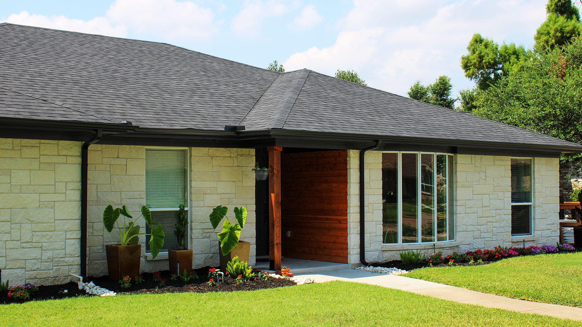 Blanco Traditional natural stone thin veneer installed on exterior of home.